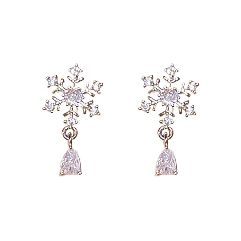 Elegant Zircon Snowflake Stud Earrings: High-End, Versatile, Cold Style Fashion for Women