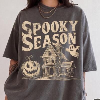 Винтажная футболка для жуткого сезона, футболка Halloween Comfort Colors®, футболка с изображением дома с привидениями, ретро-футболка на Хэллоуин, футболка с призраком и тыквой на Хэллоуин