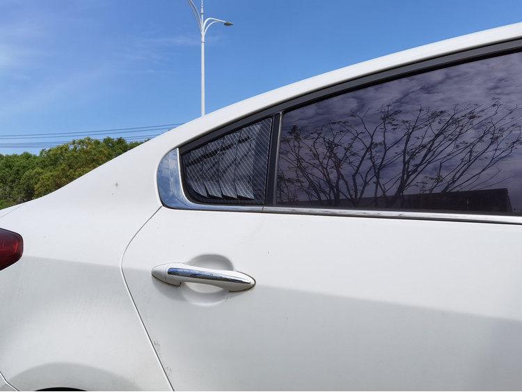 Отделка из углеродного волокна для Kia K3 2013-2018 (Треугольные жалюзи) - Стиль Мустанг