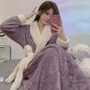 Уютный махровый халат цвета феи с фиолетовым коралловым оттенком — длинный, плотный, симпатичный домашний халат для осени и зимы