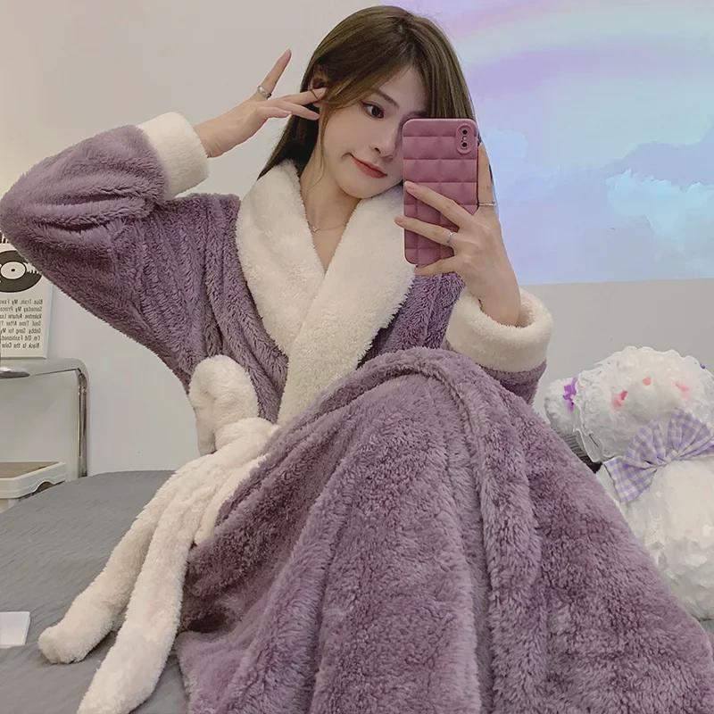 Уютный махровый халат цвета феи с фиолетовым коралловым оттенком — длинный, плотный, симпатичный домашний халат для осени и зимы