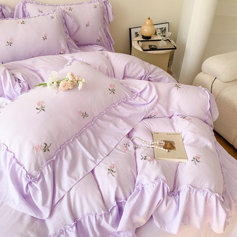 Комплект из четырех предметов из мягкого французского мытого хлопка с вышитыми оборками по краям, пододеяльник, простыня