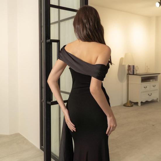 Женское вечернее платье с косым вырезом и открытыми плечами, без рукавов, со складками, на шнуровке, с нерегулярным декором