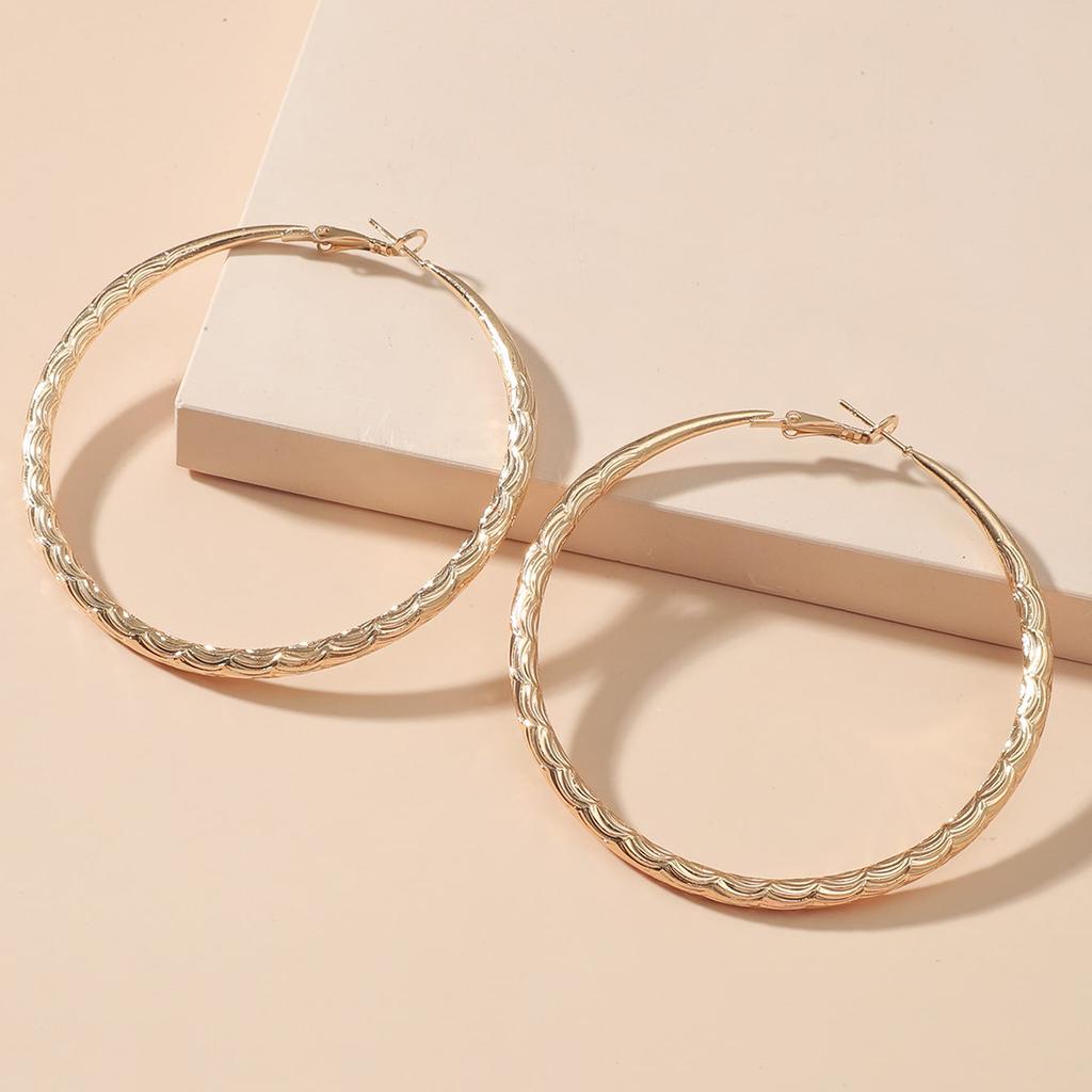 1011 new European and American personality exaggerated large circle rhombus smooth temperament advanced sense versatile retro earrings