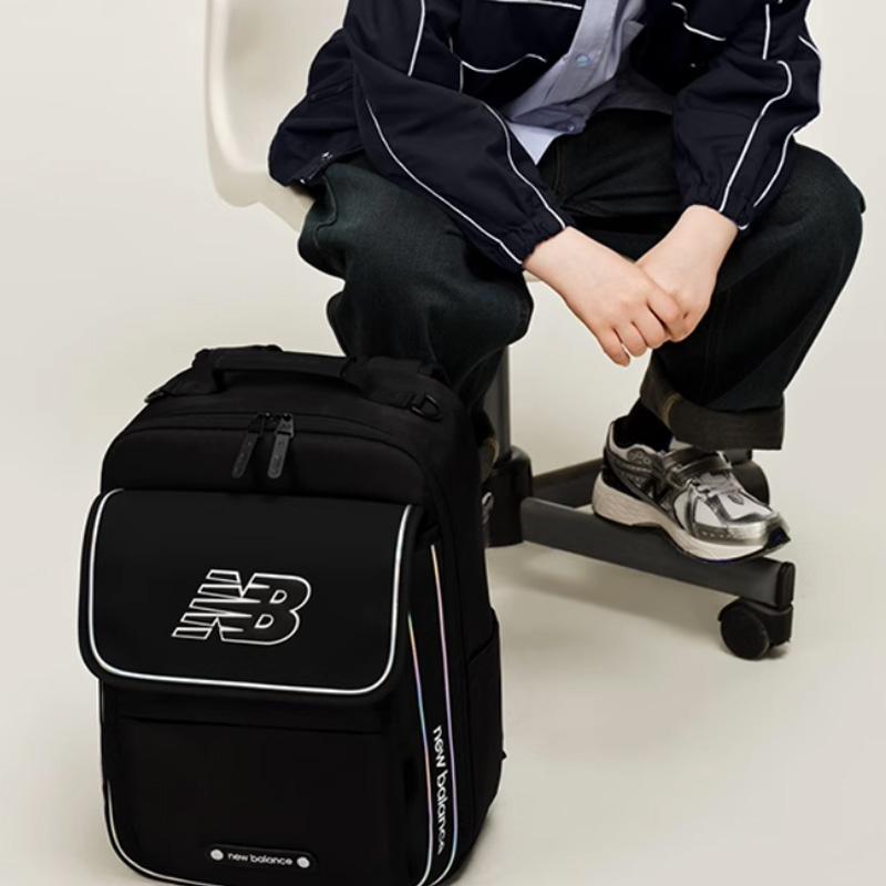 New Balance Тканевая студенческая сумка маленького размера детская черная New Balance 8PE3E023-BK