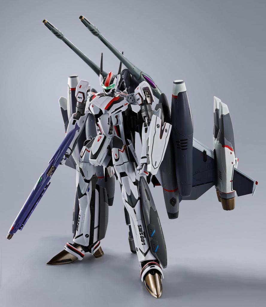 TAMASHII NATIONS Macross - Tornado Messiah Valkyrie (Revival Ver. Used by Alto Saotome) DX Chogokin Figure