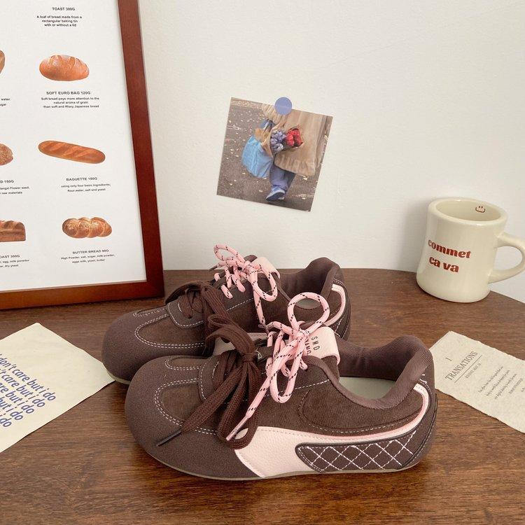 Популярные немецкие тренировочные кроссовки женские 2025 новые ins хлебные туфли женские студенческие нишевые модные дизайнерские кроссовки на толстой подошве