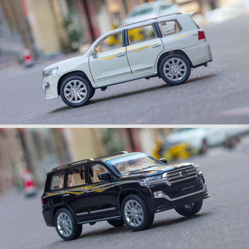 Масштаб 1/24 Toyota Land Cruiser, литая под давлением модель автомобиля, игрушечный автомобиль с откатным механизмом, звуком и светом для детей, коллекция подарков для мальчиков и девочек