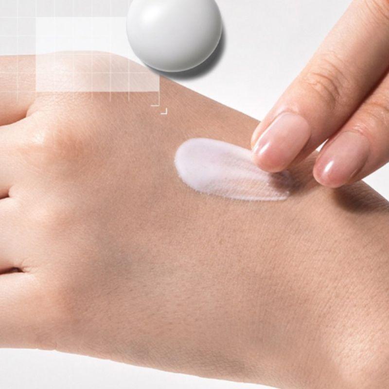 Medipeel Гиалуроновая кислота Water Tox Glow Солнечная сыворотка SPF50+ PA++++ 52мл