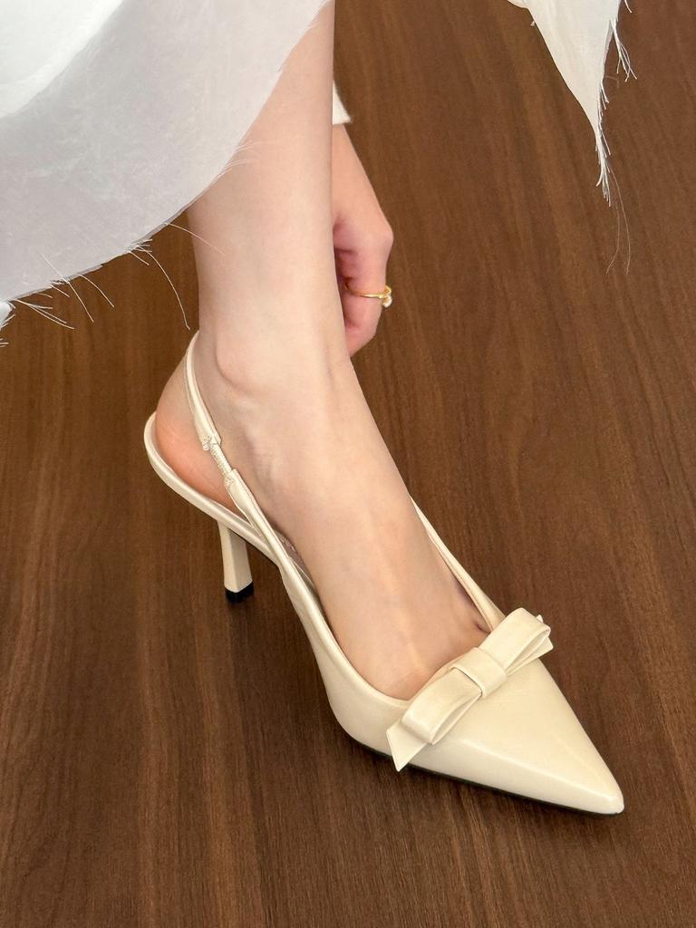 Вечеринка с красным вином • туфли-лодочки на высоком каблуке • женская сумка • голова пустая • одинарная женская обувь