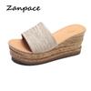 Летние Шлепанцы на Высоком Каблуке Женские Хлопковая Ткань Снаружи Толстые Пляжные Туфли Однотонные Водонепроницаемые Простые Сандалии на Высокой Танкетке Шлепанцы