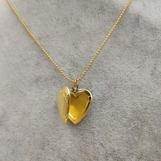 Heart Photo Locket Pendant Necklace Photo Frame Promise Love Keepsake Necklace Polished Alloy Adjustable Length Retro