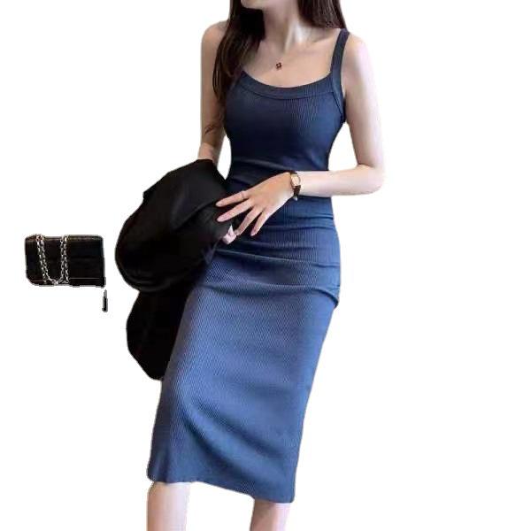 Облегающее вязаное платье-слинг - Коллекция Весна/Лето/Осень 2023