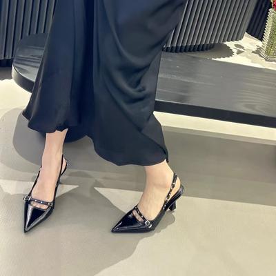 Туфли-лодочки на высоком каблуке, остроносые, женские, серебристые, с сумкой, с заклепками на носке, сандалии