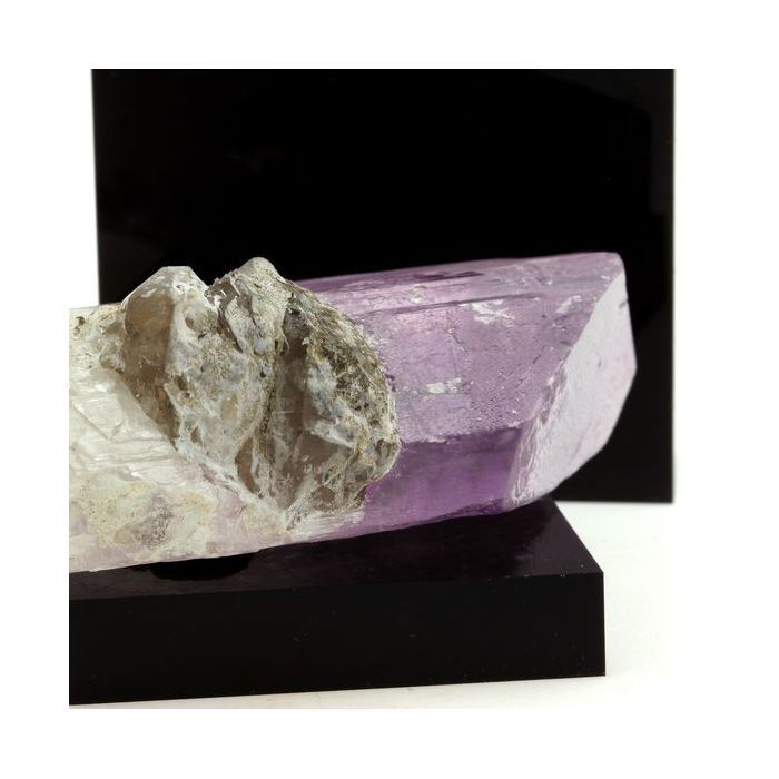 Kunzite 976.5 carats