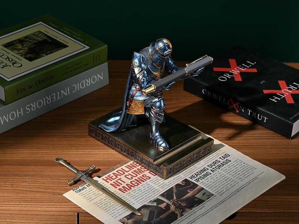 HDMbigmi Kingsguard Leader Cloak Warrior Knight Pen Holder Mobile Phone Stand Ornament Knight Statue Pen Stand Paperweight with Metal Sword Letter