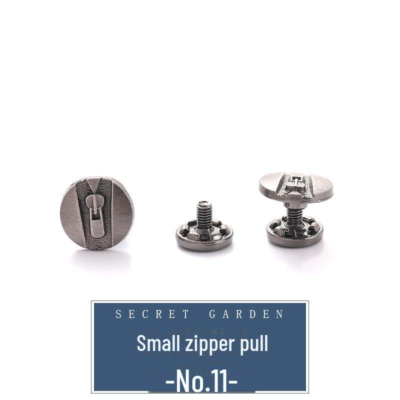 Пляжные тапочки с металлическими заклепками и съемной пряжкой: Сандалии с регулируемой высотой без гвоздей и сменными пуговицами.