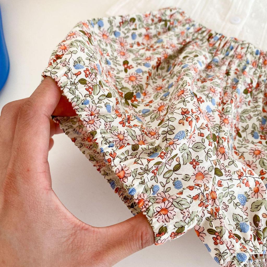 Летний комплект для девочки 2025 года: топ на пуговицах с пышными рукавами и шорты с цветочным принтом