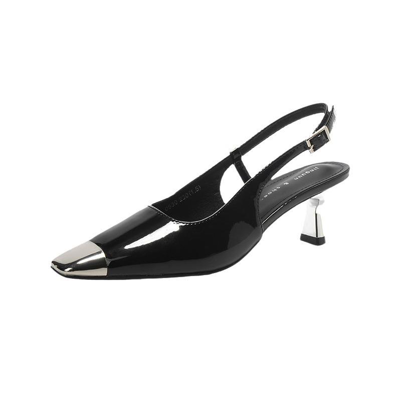 Европейские и американские туфли на высоком каблуке из лакированной кожи 2024 новая летняя сексуальная квадратная носочная часть тонкий каблук металлическая железная носочная часть пустая сумка сандалии женские