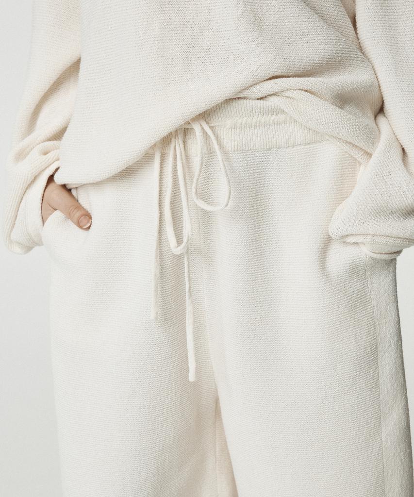 UMARMUNG Korean Paper & Boucle Shorts_Daylight
