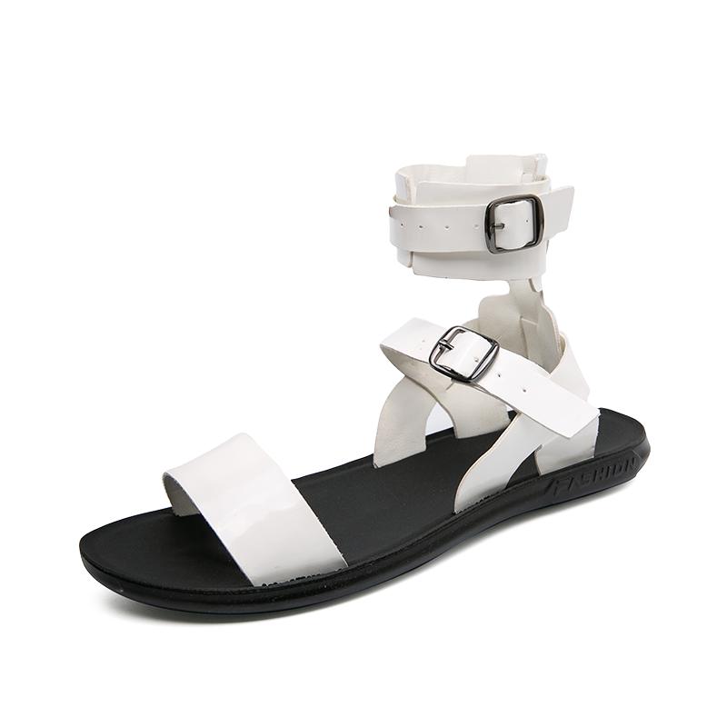 Модные мужские летние кожаные сандалии, роскошные черные сандалии на плоской подошве, мужские дизайнерские римские туфли, повседневные легкие сандалии с ремешком на щиколотке, мужские 2024