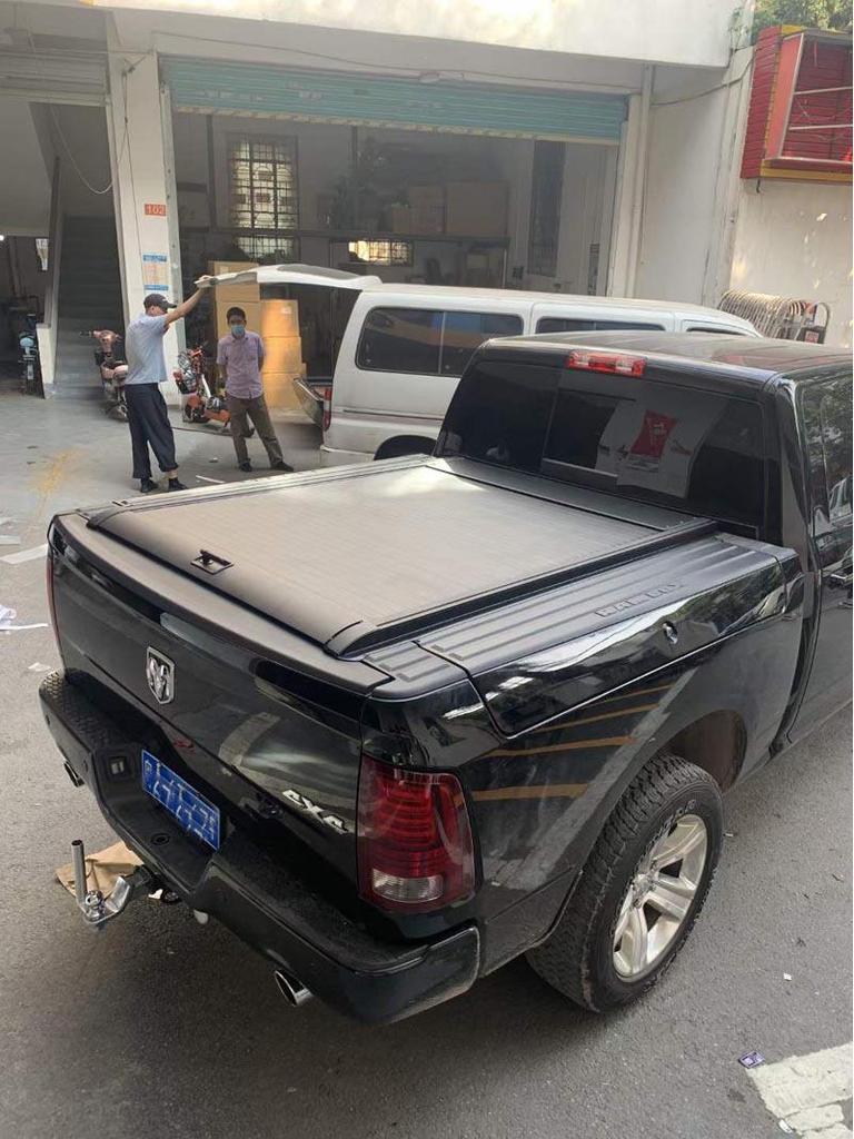 Manual Roller Shutter for Dodge RAM 1500: Semi-Automatic Retractable Tailgate Cover