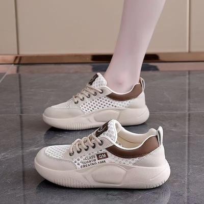 Маленькие белые туфли женские 2025 весна и лето новые на мягкой подошве универсальные на платформе спортивная обувь нишевая популярная для бега повседневная женская обувь