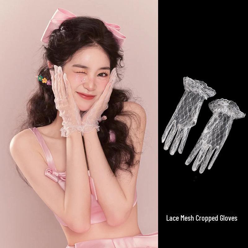 Длинные перчатки из белого атласа и кружева с бриллиантами для свадебных и торжественных фотосессий