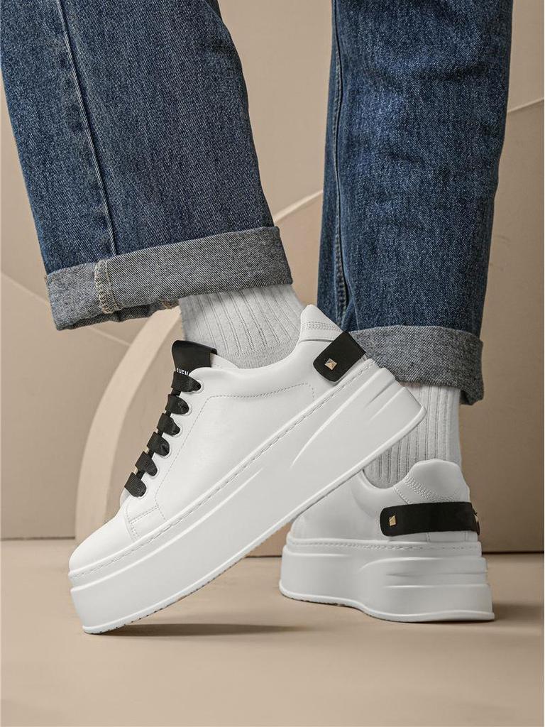 Мужские белые кроссовки на платформе - 2025 Осень Дышащие повседневные туфли на толстой подошве с дизайном, увеличивающим рост