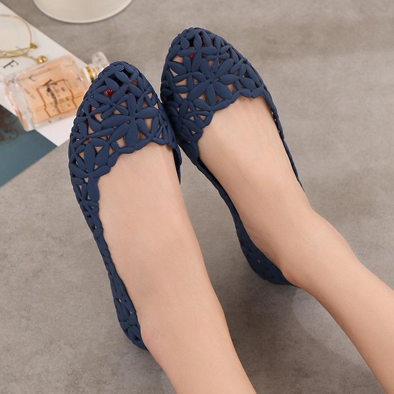 Solid Color Plum Blossom Hollow Waterproof Rain Shoes Small Pointed Jelly Plastic Shoes Leisure Breathable Beach Tourism Shoes