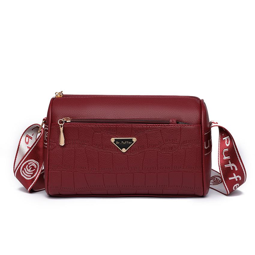 Эта четырехслойная сумка на молнии — стильная женская сумка через плечо и вместительная сумка кросс-боди, популярная у женщин среднего возраста зимой.