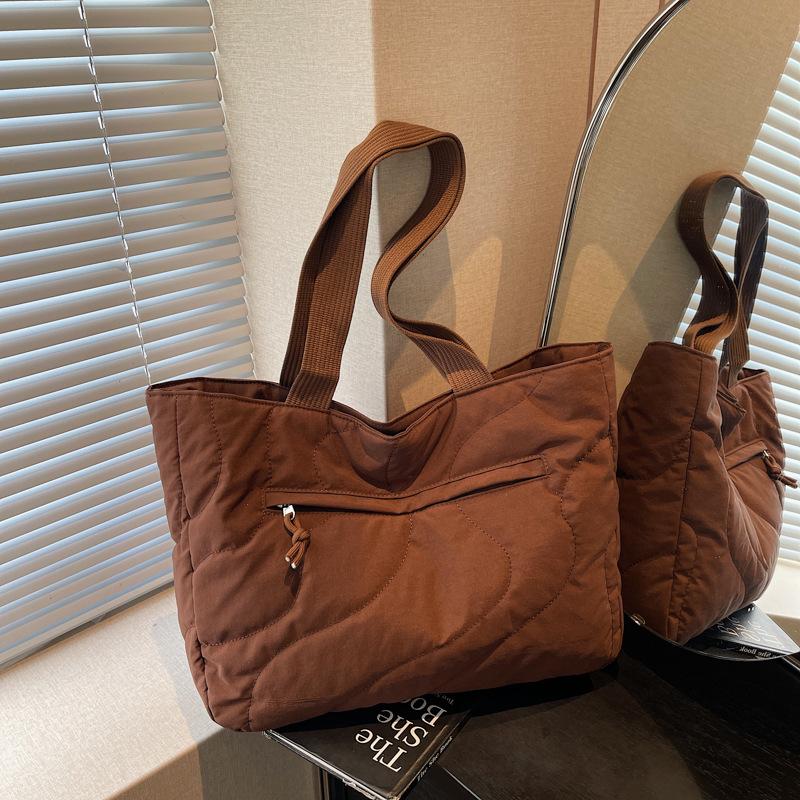 Solid color versatile quilted tote bag women's padded one-shoulder cotton jacket college student minimalist style class commuting handbag