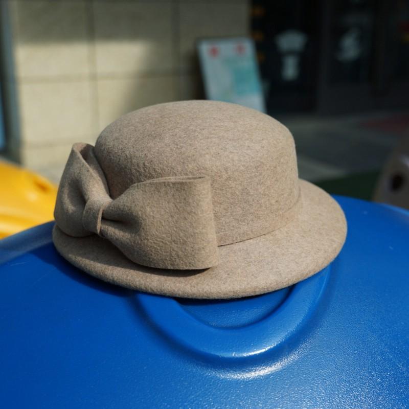 Womens Wool Felt Beret Hat With Bow Vintage Hepburn Style Winter Warm Short Brim Cap In Camel Mocha Brown
