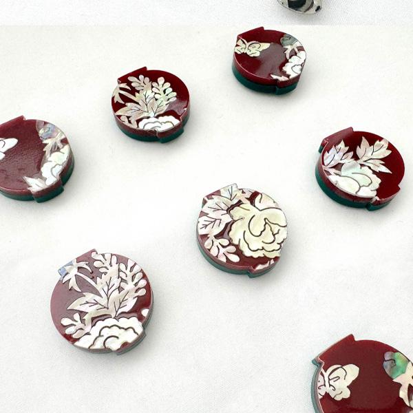 Набор мини-магнитов из перламутра – номинация на премию MYUZ Design Award 2024