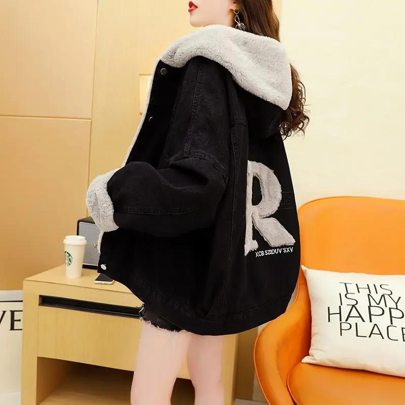 Женская миниатюрная утолщенная джинсовая куртка с флисовой подкладкой, свободный крой, топ высокого класса для осени и зимы