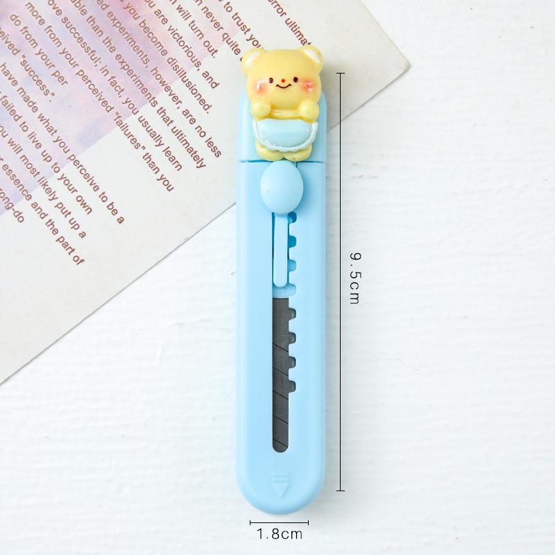 Bear Art Knife - Cute Cartoon Student Office Paper Cutter (Portable and Compact)