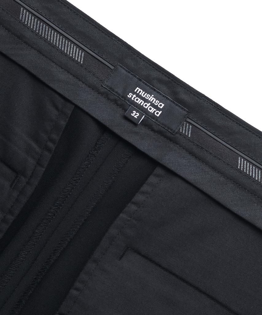 MUSINSA STANDARD Lightweight Hidden Banding Half Slacks [Black]