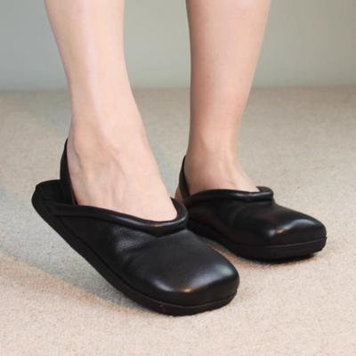 Модные ретро сандалии-баотоу на плоской подошве женские 2025 новые мягкая подошва с открытой пяткой женская обувь