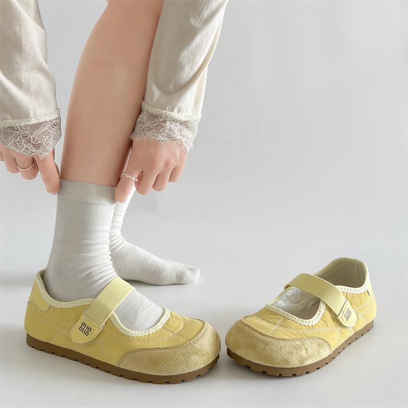 Retro white French ballet style flat bottom shallow mouth single shoes women's summer 2025 new inner height increase versatile Mary Jane shoes