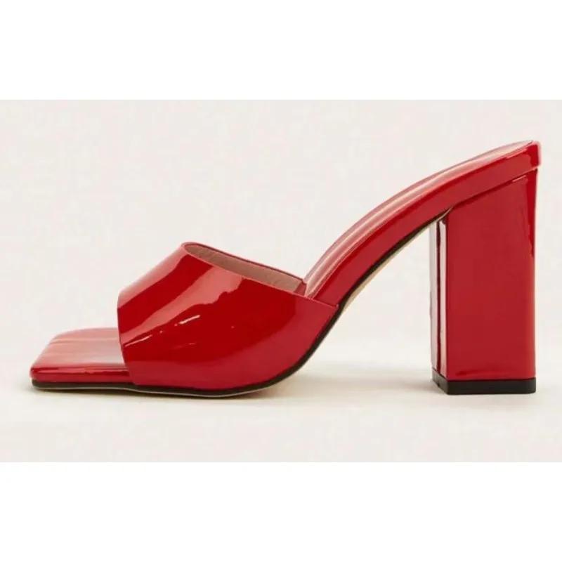 Тапочки с треугольным необычным каблуком и квадратным носком из лакированной кожи, сексуальные модные женские туфли, слайдеры, зеленые, однотонные, летние, новые, для отдыха на природе