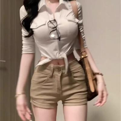 Ношение джинсовых шорт цвета хаки для женщин летом. Новые обтягивающие и универсальные ягодицы