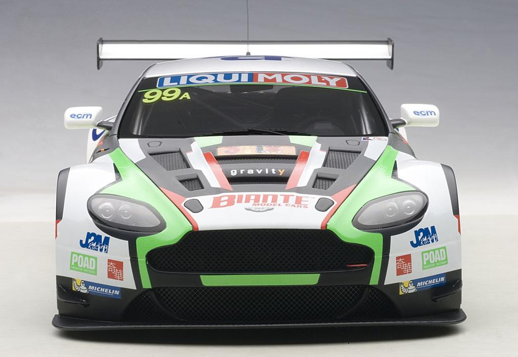 AUTOart Aston Martin V12 Vantage 2015 12 Hour 1/18 #99 (Bathurst Race)