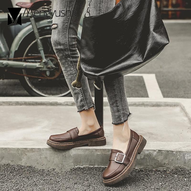 Мода 2024 года, женские туфли-оксфорды в стиле ретро, женские туфли-лоферы с металлической пряжкой, черные/коричневые кожаные туфли на плоской подошве, женские кроссовки на низком каблуке и платформе, мокасины