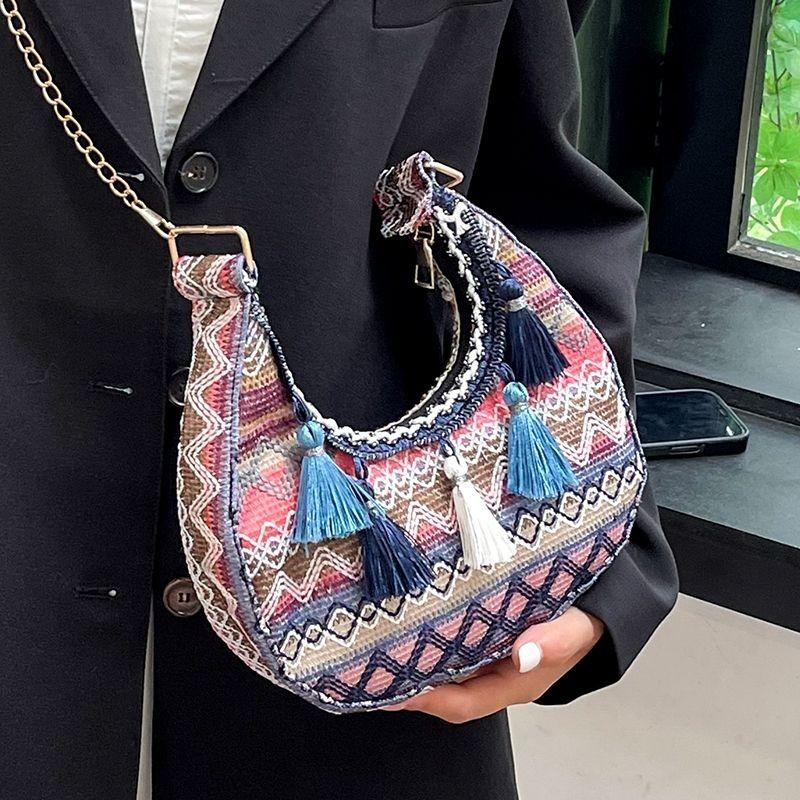 Женская сумка в этническом стиле с кисточками, модная и универсальная сумка через плечо, популярная сумка-полумесяц с цепочкой