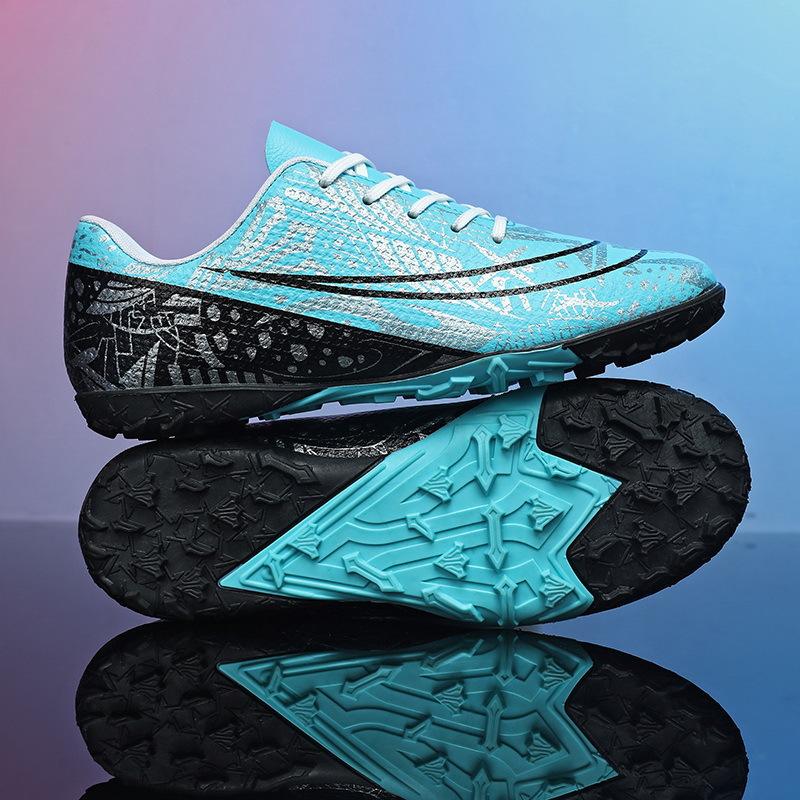 35-45 Football Shoes, Low-cut Blue and White Porcelain Long Nails, Youth Sneakers, Large Size Sports Shoes, TPU Soles, Broken Nails