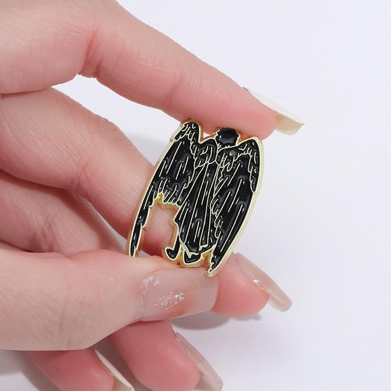 Angel Wing And Devil Wing Enamel Pins Custom Black And White Angel Brooches Lapel Badges Animal Jewelry Gift for Friends