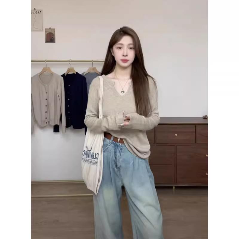 Женский свитер с длинными рукавами и V-образным вырезом в ленивом стиле, новый однотонный внутренний верх, основа, осень 2024 года