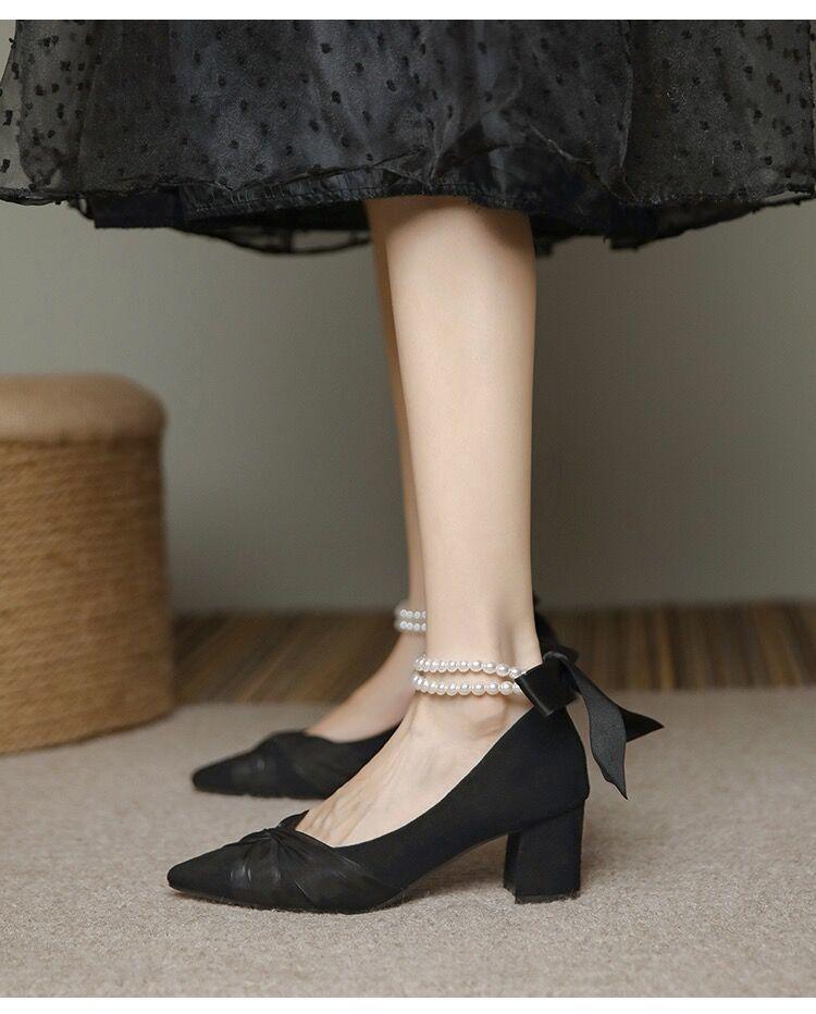Летние женские босоножки с ремешком на щиколотке, с бисером, с острым носком, на среднем каблуке, женские туфли-лодочки с жемчужной цепочкой и бантом для свадебной вечеринки