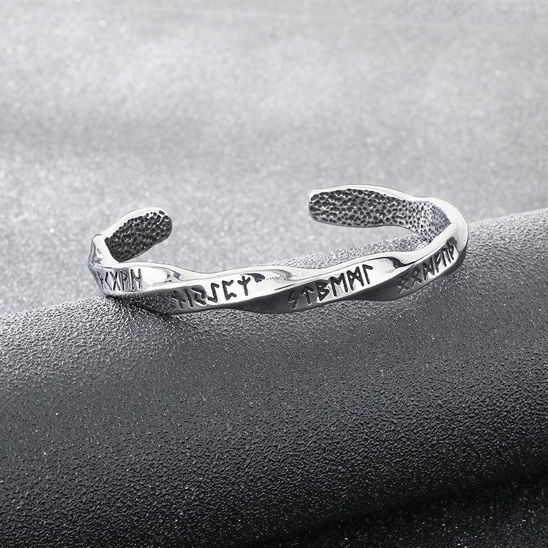 Retro Mobius Twist Rune Pattern Titanium Steel Viking Men's C-Shape Bracelet