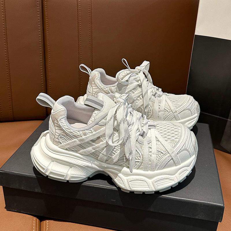 Модные женские кроссовки на платформе 2025 лето новинка сетчатые дышащие увеличивающие рост спортивная обувь модная шнуровка удобная повседневная обувь